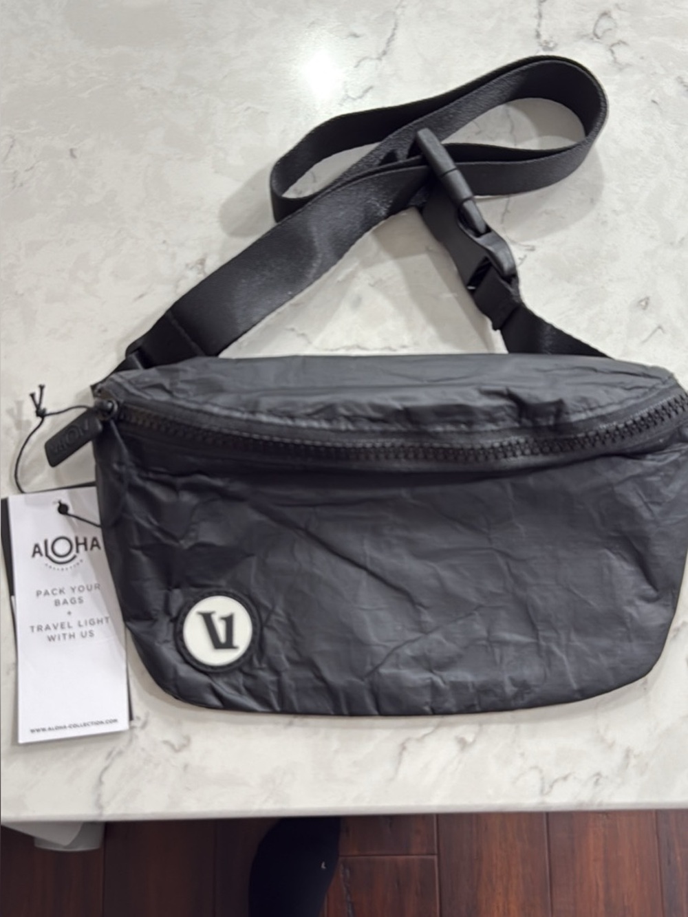 VUORI/Aloha Collection Black Lightweight Mini Zip Belt Bag NWT